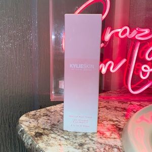 Kylie cosmetics 🌷💞🌸💕 MILK face toner 🤍 for beautiful skin ✨